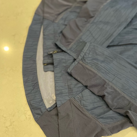 SIZE 6 Lululemon Windbreaker - Picture 9 of 12